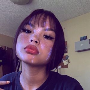 Meet your Posher, Becca